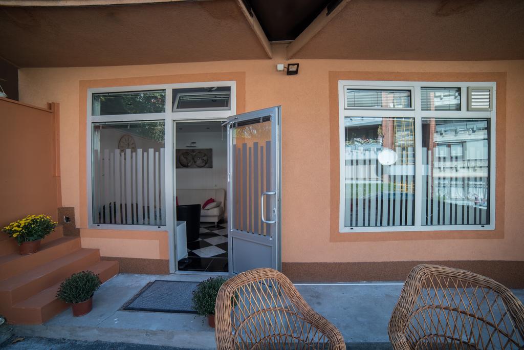 Apartman Hitno Тузла Екстериор снимка
