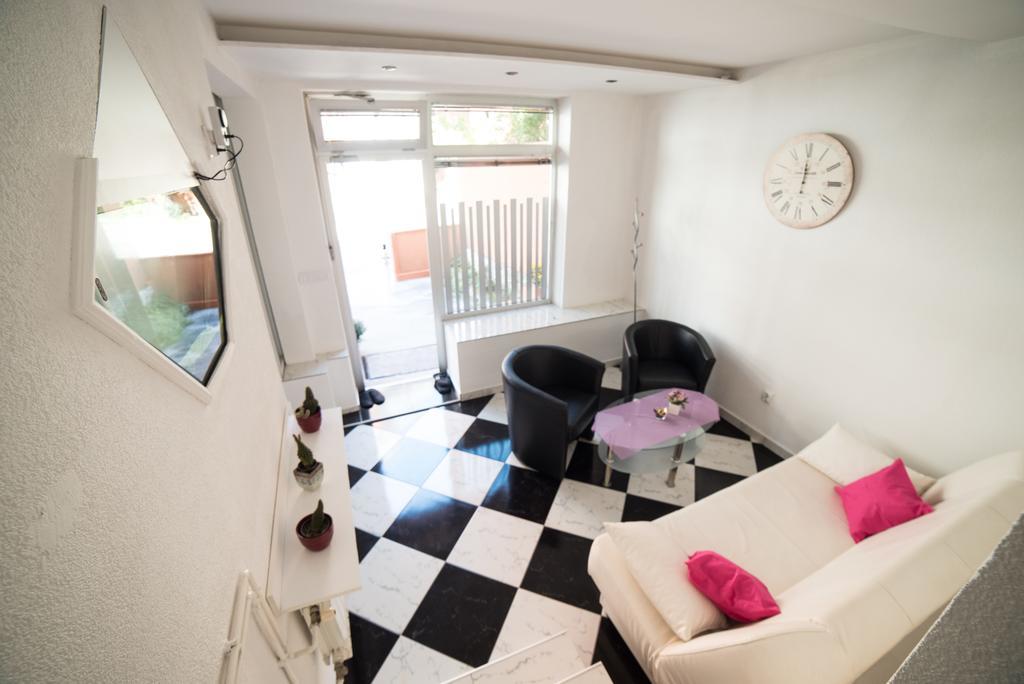 Apartman Hitno Тузла Екстериор снимка