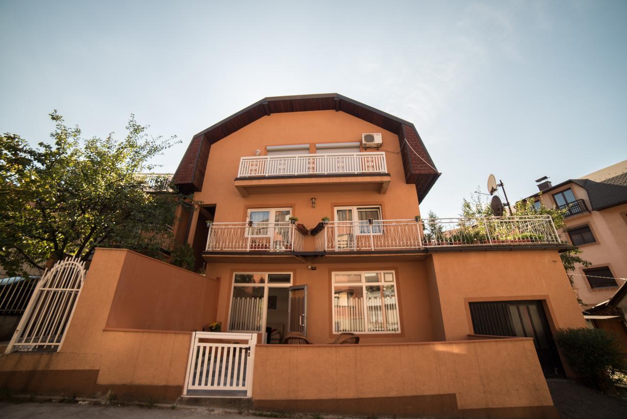 Apartman Hitno Тузла Екстериор снимка